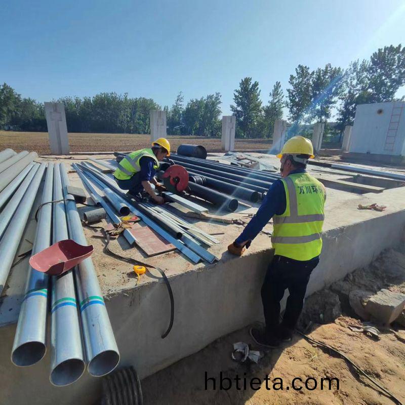 烈(lie)日(ri)高溫(wen) 萬川(chuan)環(huan)保(bao)員(yuan)工奮(fen)戰工地保進(jin)度