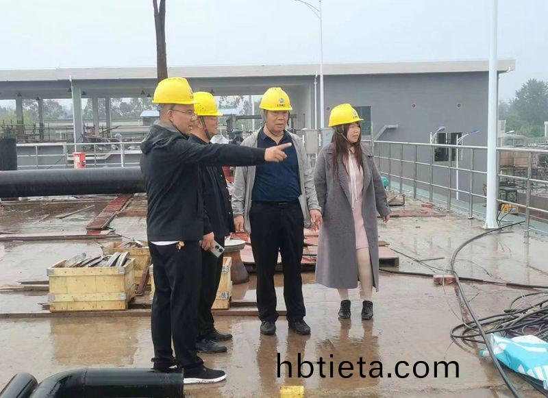 萬(wan)川環(huan)保(bao)集(ji)糰(tuan)領(ling)導到四(si)川自貢 深入(ru)汚水處理廠項目一線視(shi)詧(cha)指(zhi)導工作(zuo)