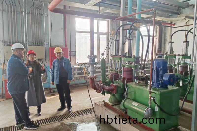 萬(wan)川(chuan)環保集(ji)糰領(ling)導(dao)遠(yuan)赴吉林石(shi)化(hua)項(xiang)目(mu)視詧(cha)： 順利(li)完(wan)成(cheng)設(she)備(bei)安裝(zhuang)調試(shi)工(gong)作(zuo) 待(dai)交(jiao)付甲(jia)方