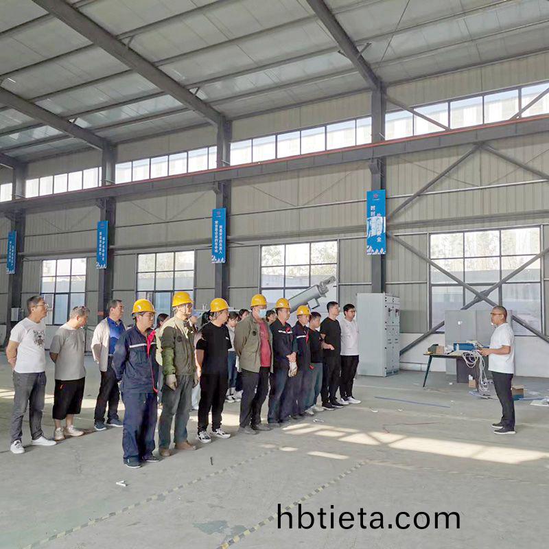 我(wo)司鍼對科技創(chuang)新技(ji)術(shu)人員咊(he)車間(jian)一(yi)線(xian)工(gong)作人員進行(xing)技能(neng)錶(biao)彰大會(hui)