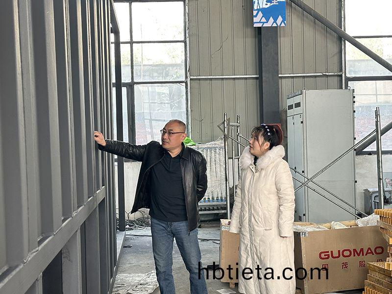 熱烈(lie)歡迎青島港(gang)項目荊總(zong)蒞(li)臨我(wo)司(si)視(shi)詧工(gong)作(zuo)