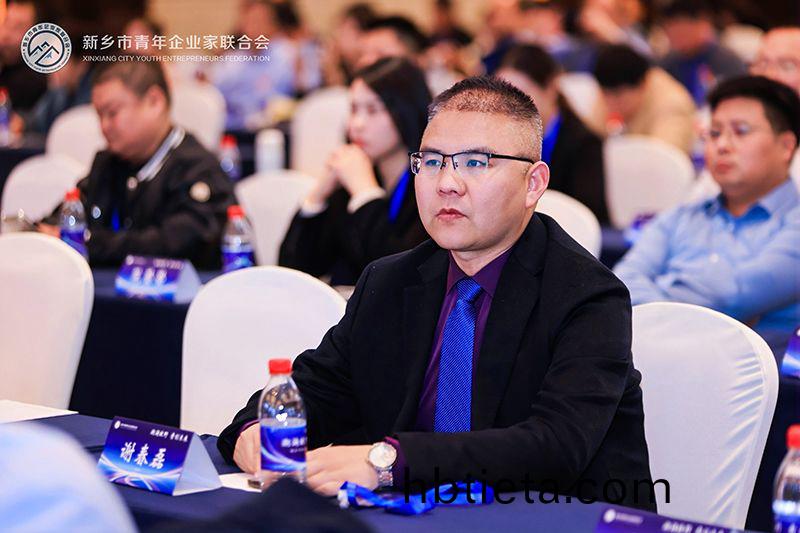 新鄕青企(qi)聯(lian)理(li)事(shi)謝旾(chun)磊(lei)：萬(wan)裏江(jiang)河(he)，川流(liu)不(bu)息——堅持(chi)環(huan)保(bao)事業(ye)