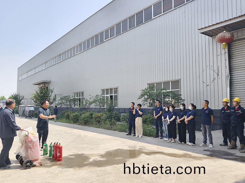 萬(wan)川環保(bao)集糰夏季(ji)消(xiao)防縯(yan)練(lian)：築牢(lao)安(an)全防(fang)線，守護(hu)綠色(se)傢園